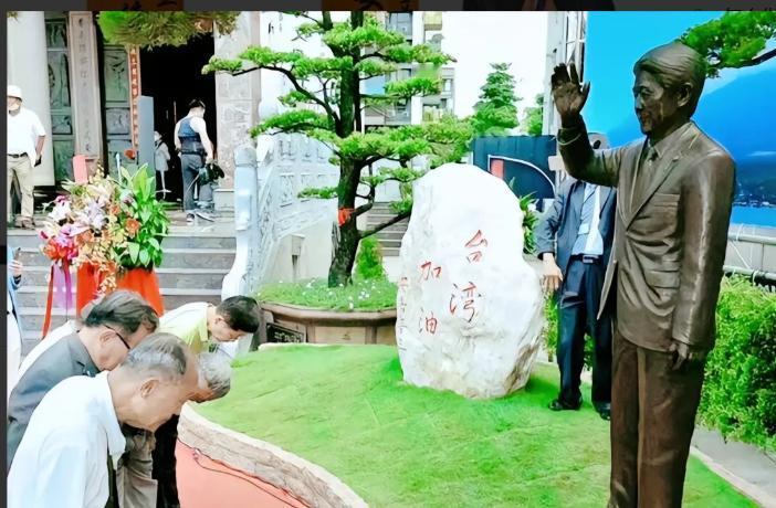 赖清德在台湾省又是给安倍晋三修建铜像，又是在台湾省的政治大学为他设立了一个研究所