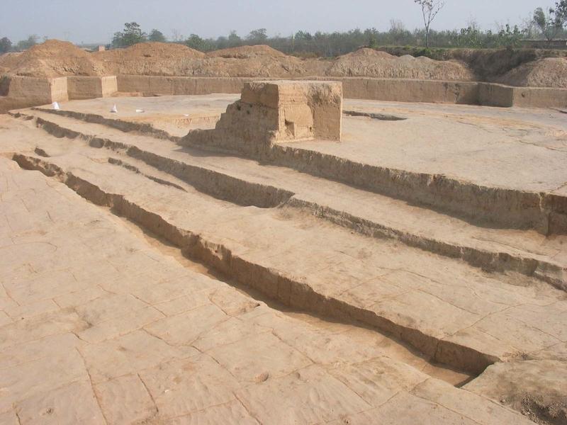 夏朝之前还有朝代吗?

目前可明确的是：

首先，夏朝之前不存在文献中类似夏商周