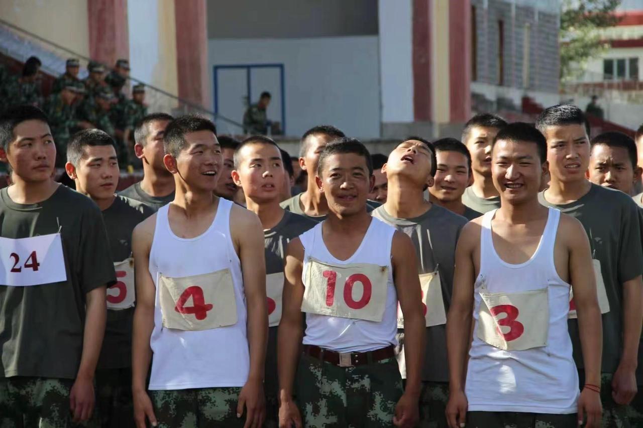 战友发来的！太怀念了！第一张三公里考核  第二张全连学习藏舞 第三张全副武装防区