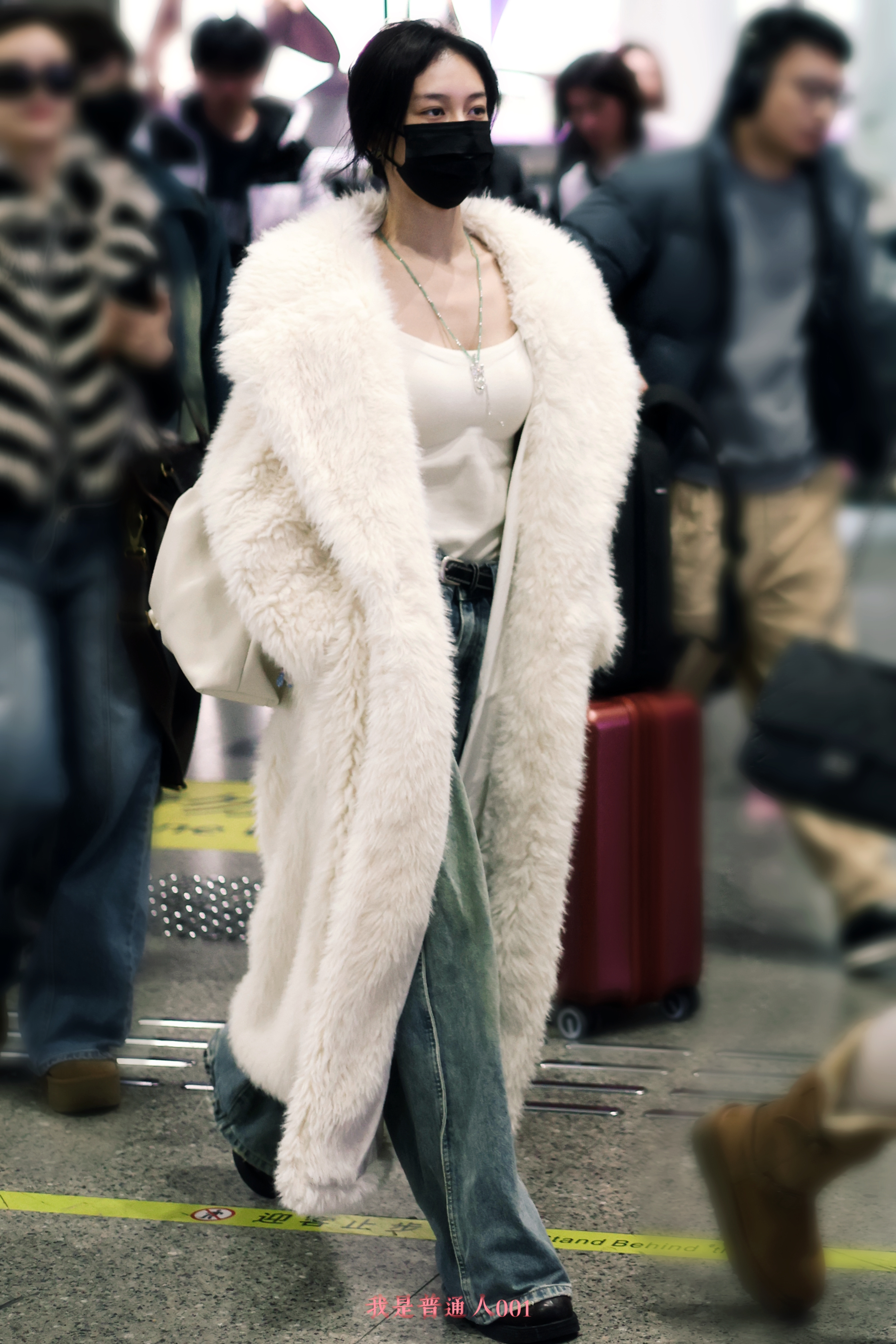 RED女团今天出发录制江苏春晚路透周洛汐 李芊语 刘婷秀 李雨林 彭湘蕊 胡静怡