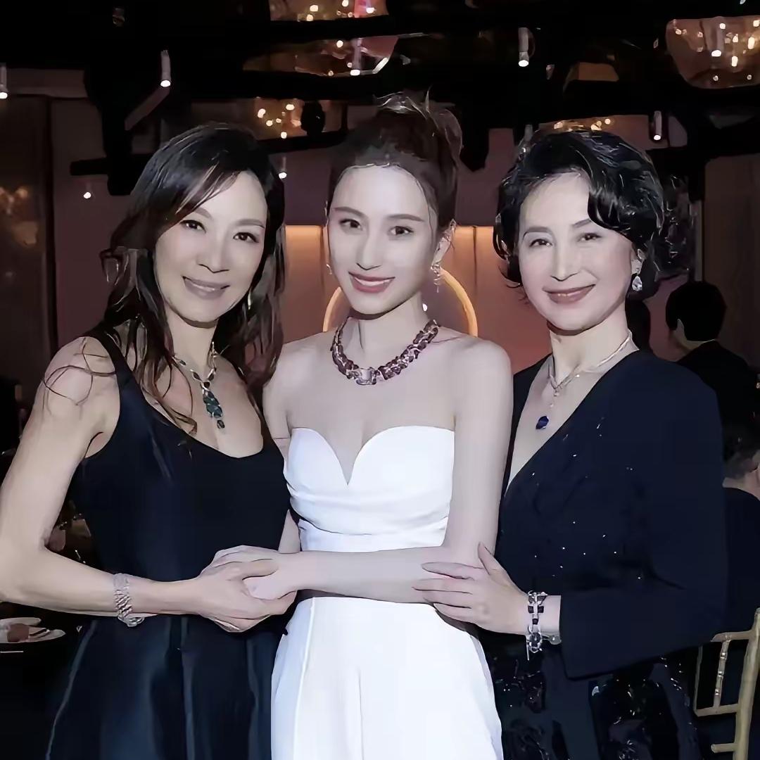 赌王千金何超莲的婚姻，简直给所有女生提了个醒！别看当初巴厘岛婚礼多梦幻，现在半年