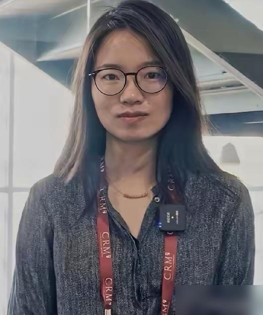 王虹为什么不回国任教？

我在国内高校数学系待了十二年，也算踩过所有青椒能踩的坑