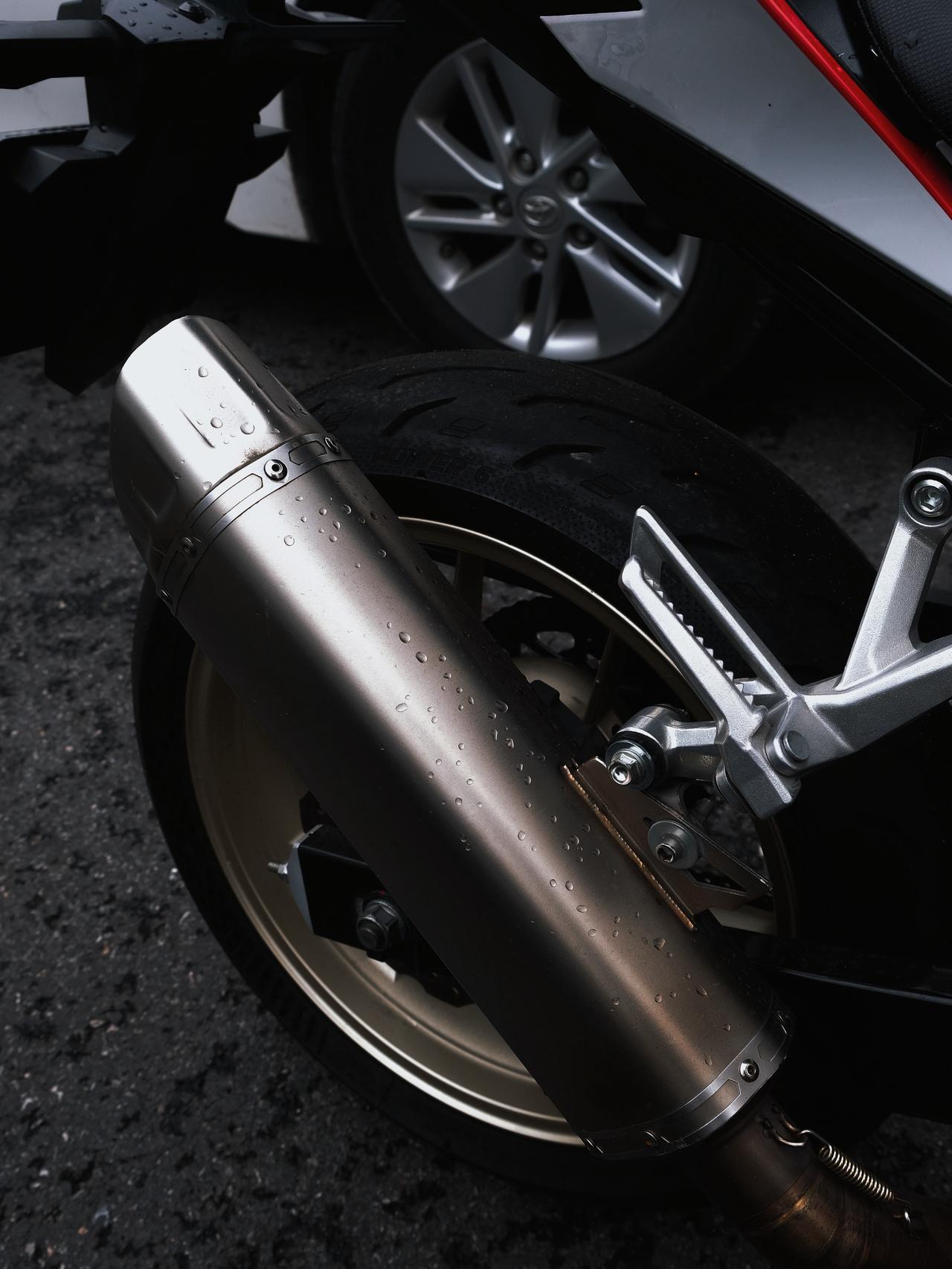 从我阿公那代人就已经开始玩机车了，你知道那时候就已经有中置减震，水冷，四缸，大包