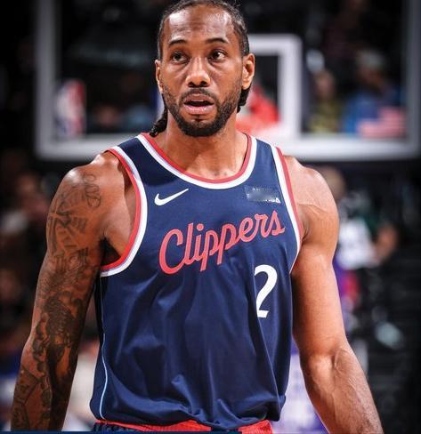 萧华指定伦纳德入选全明星！

唐斯和鲍威尔两个双国籍球员，其中有一个人被划分到世