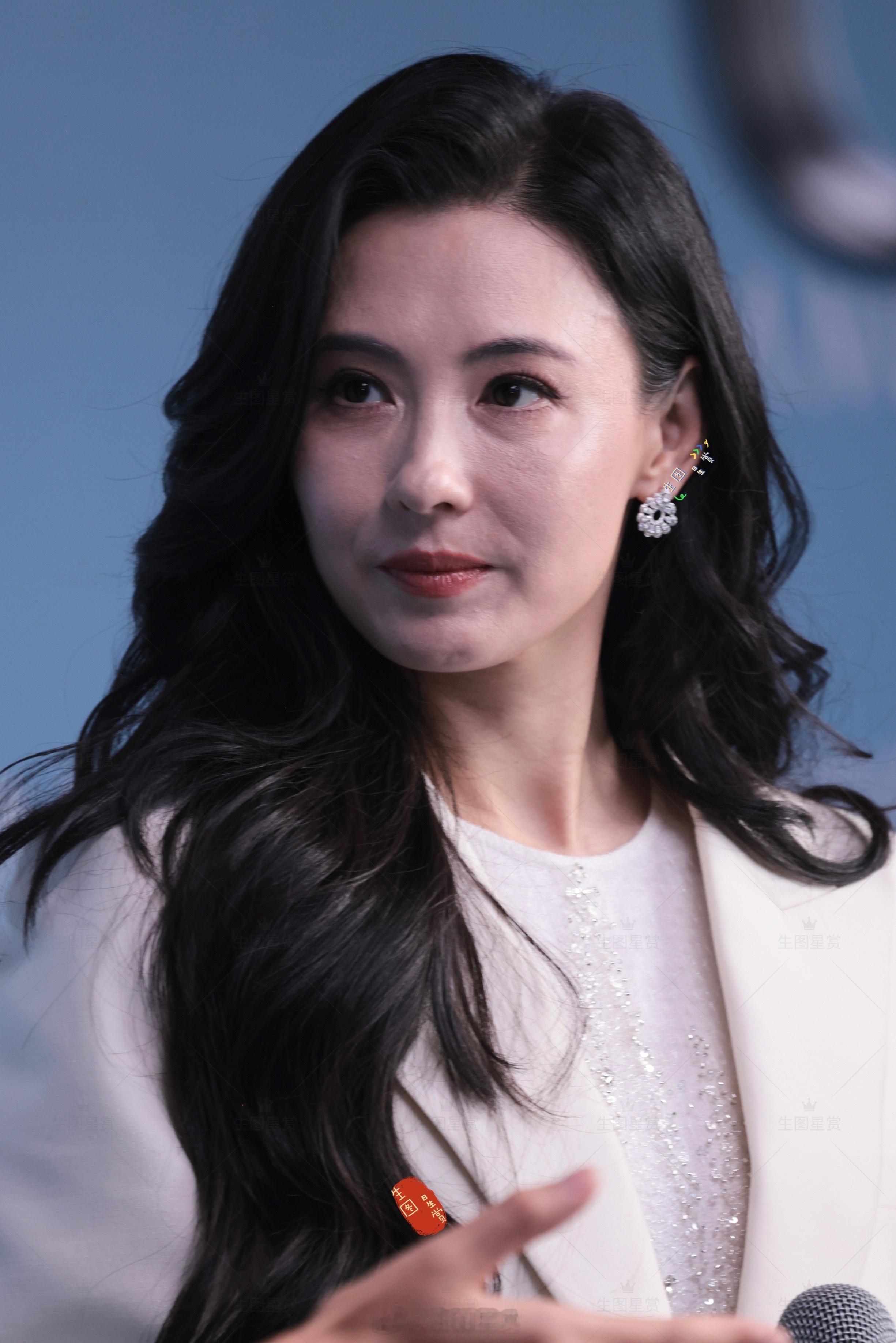 张柏芝今日看秀生图，大气优雅中国国际时装周 朗姿大秀 ​​​