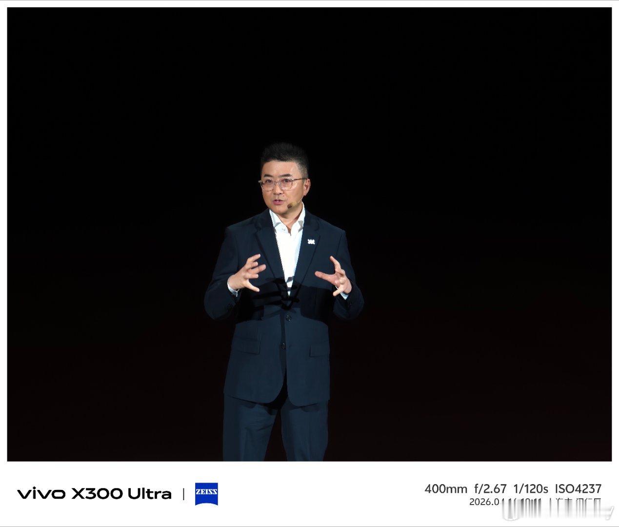 一会我就用这个vivoX300 Ultra拍刘翔跨时代的科技旗舰SUV来了！智己