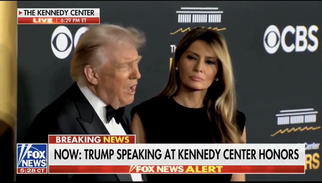 特朗普在肯尼迪中心发表讲话时说到关税：

“我们目前的体系拥有巨大的灵活性。这对