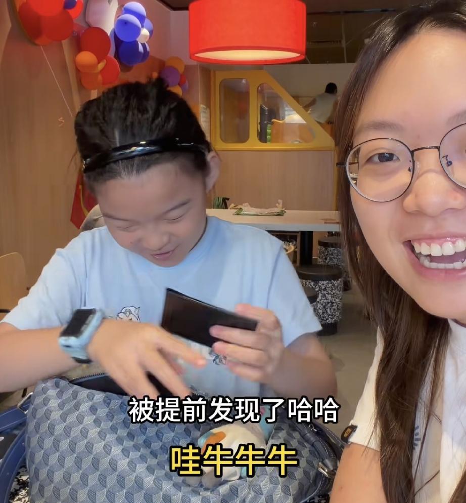 谢炜琳这个姐姐很称职
没想到谢丹能文又能唱

不得不说谢炜琳这个姐姐做的很称职，