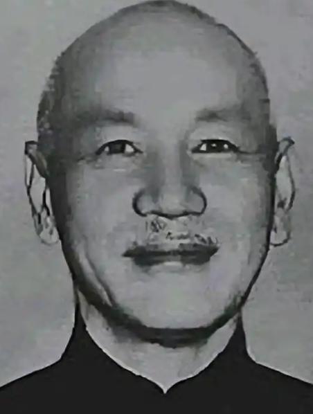 1966年，白崇禧死后，蒋介石前来吊唁。在灵堂上，他问白家人有何困难，白崇禧的小