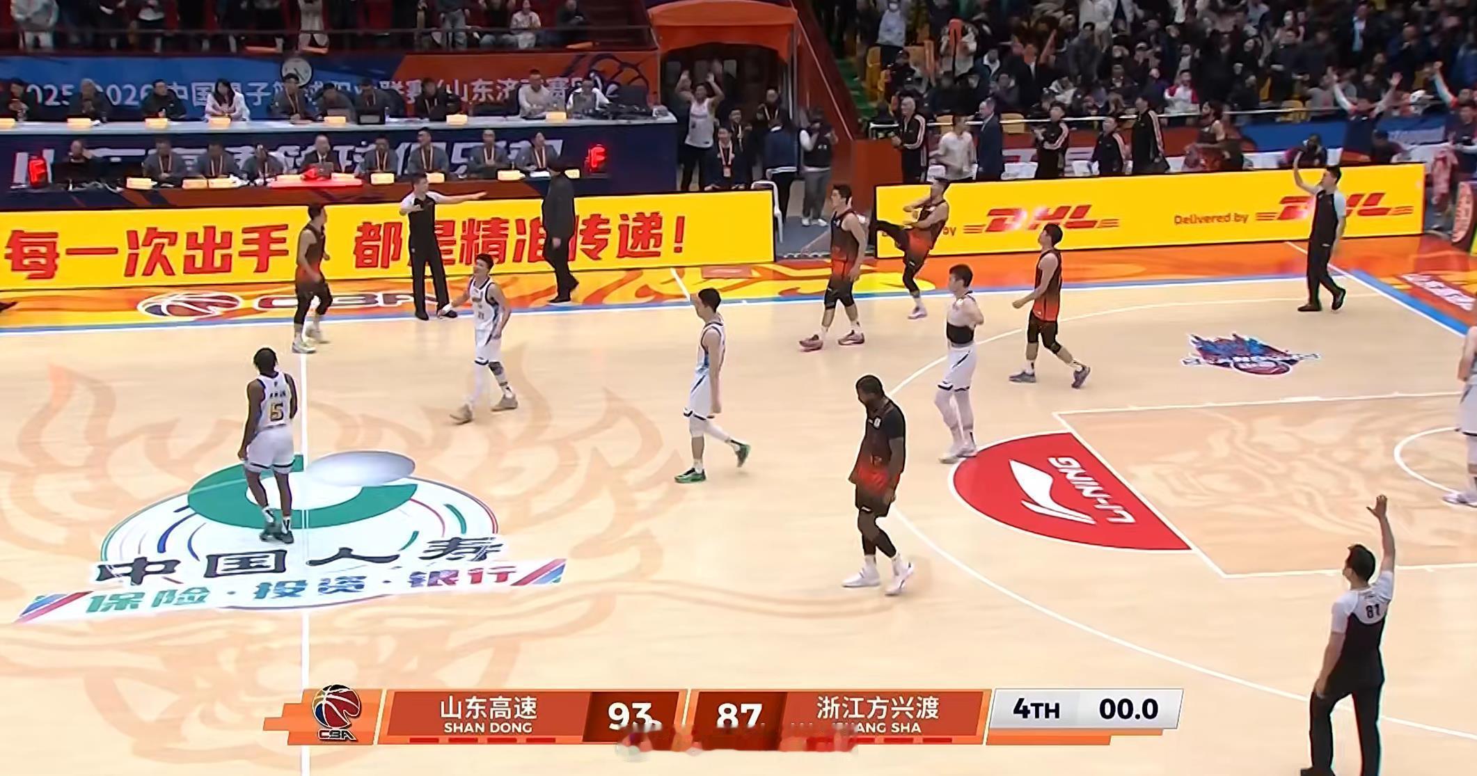 山东男篮VS广厦男篮 山东终结了广厦的7连胜！广厦最多落后30分，末节追到一度差
