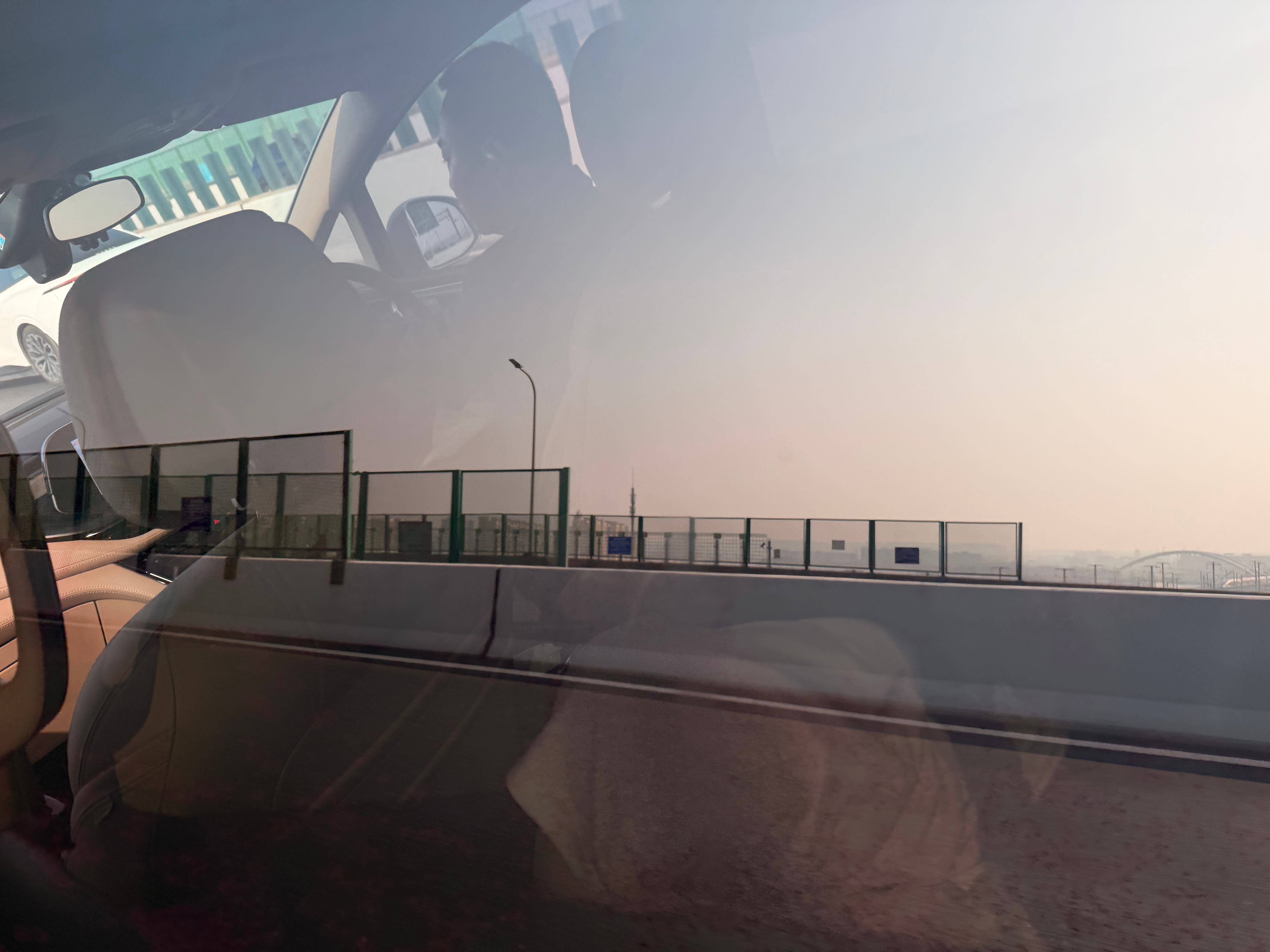 一觉睡醒落地上海了我发现我一个月出差太多经常早上起来或者是恍惚的瞬间根本想不起来