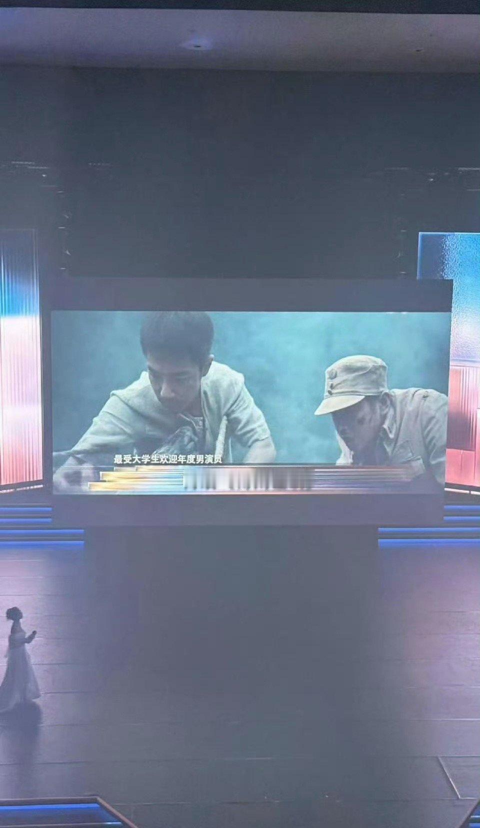 肖战大影节影帝  凭借电影《得闲谨制》获得第33届北京大学生电影节 影帝！！恭喜