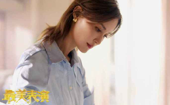 袁弘  张歆艺 《手心手背》剧照公开，在导演生活化的镜头下，他们的每一个对视都充