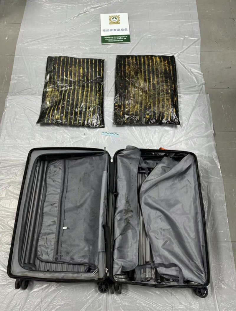 #男子为5000元带9斤海洛因过境##男子带9斤海洛因入境澳门被抓#【内地男子帮