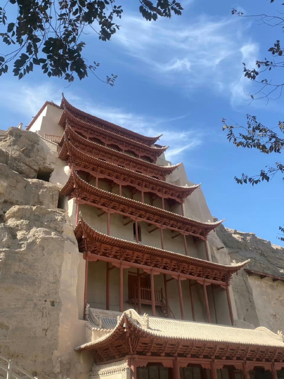 #起猛了莫高窟开到欧洲了#莫高窟，这个充满神秘色彩的名字，代表着中国千年历史文化