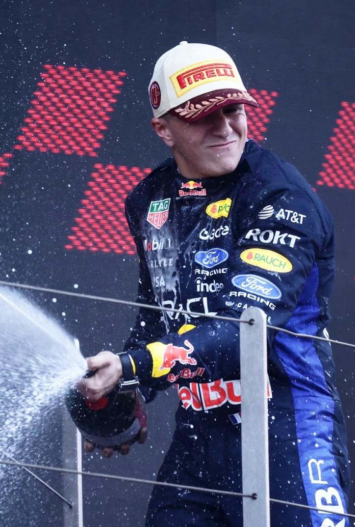 二重好运叠加！哈贾尔上演2026F1摩纳哥站“躺赢”名场面
要说2026年F1摩
