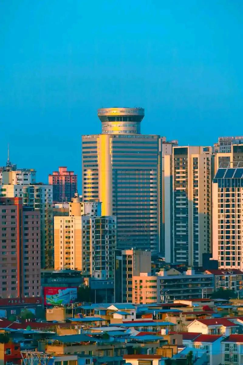 绵阳市VS遵义市，绵阳市，四川第二大城市，曾经经济比遵义强很多，如今却被遵义远远