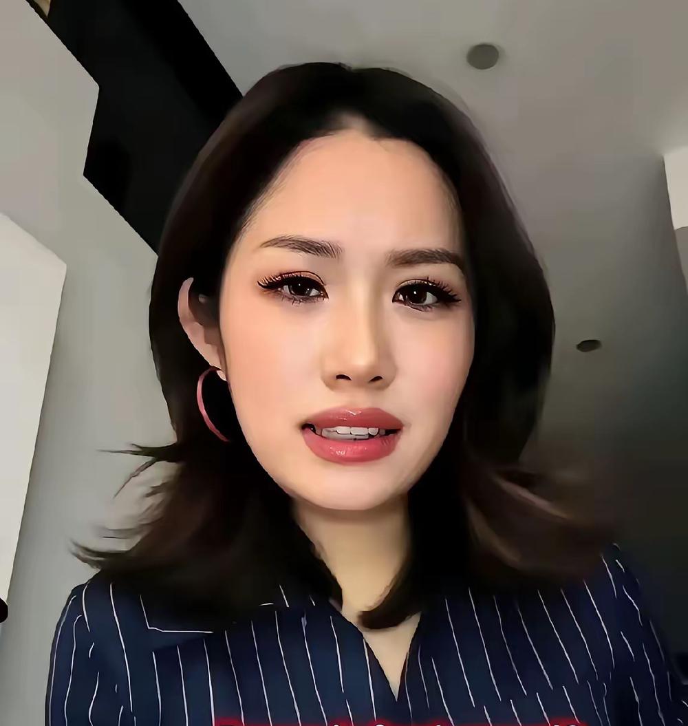 第一眼看成马蓉了，不过别的照片就不像了，请问这是同一个人吗？