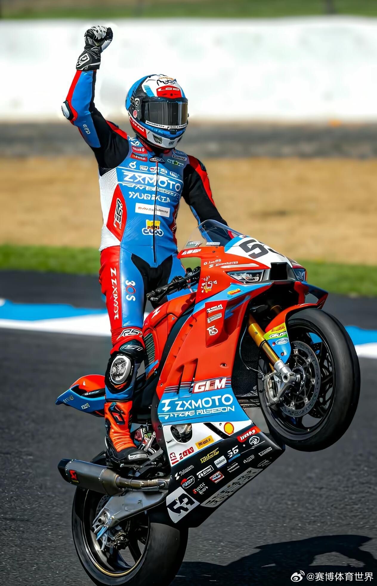 张雪机车夺冠张雪机车一战封神 中国摩托，世界见证！🇨🇳张雪机车ZXMOTO 