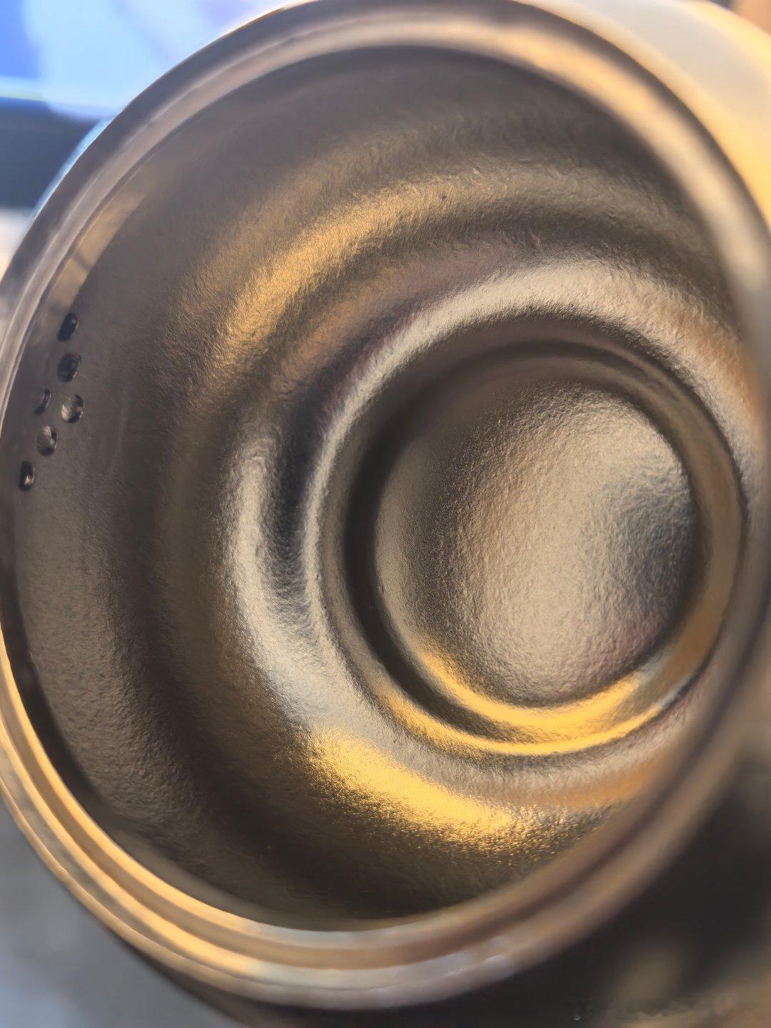 这几个月我还准备出个茶器套装这次有喝茶的壶，这个是…实心的就是整块料子做的，老猛