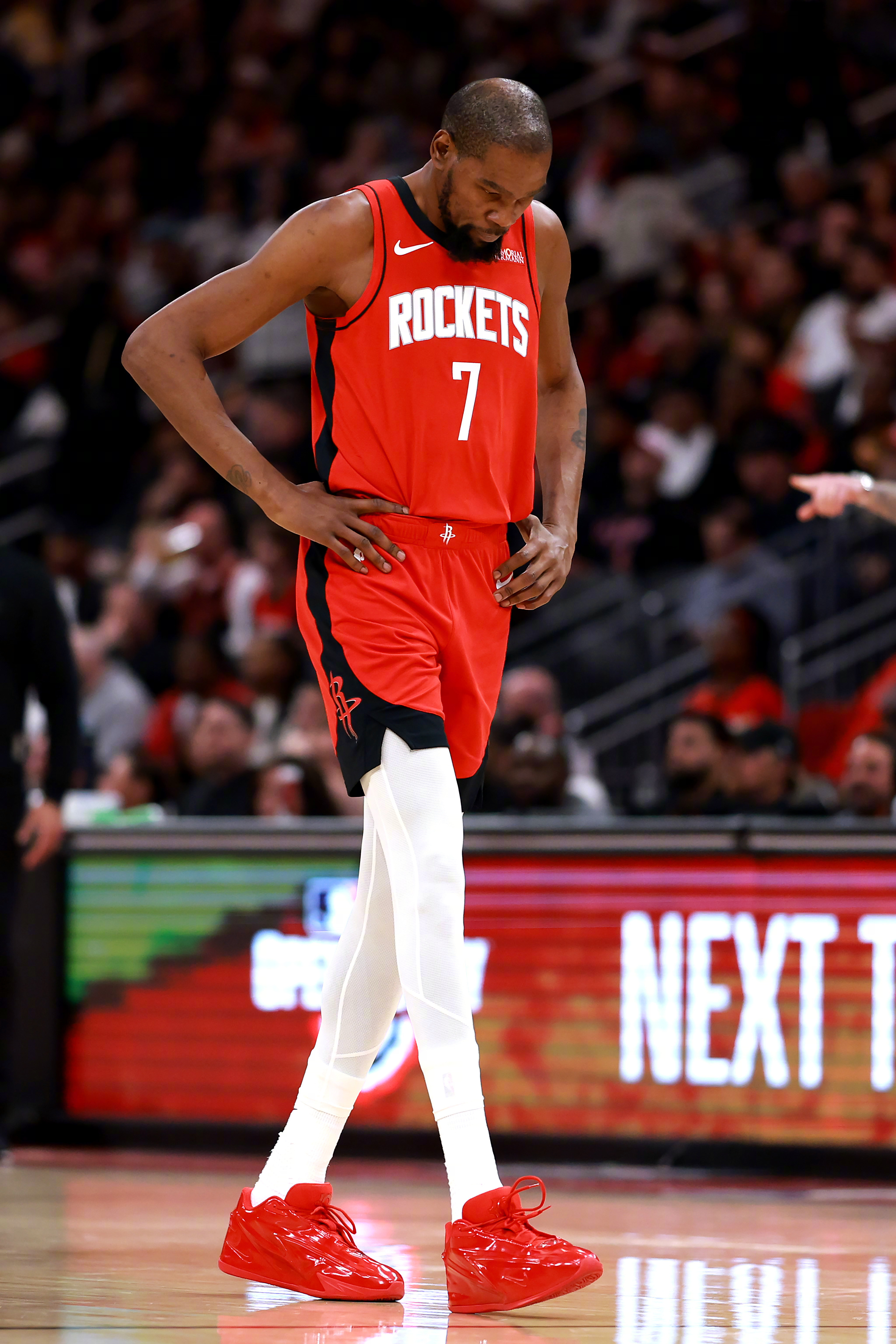 上半场，阿门、申京和小贾巴里展现出了匹配身价的表现。而乌度卡，这场比赛并没有针对