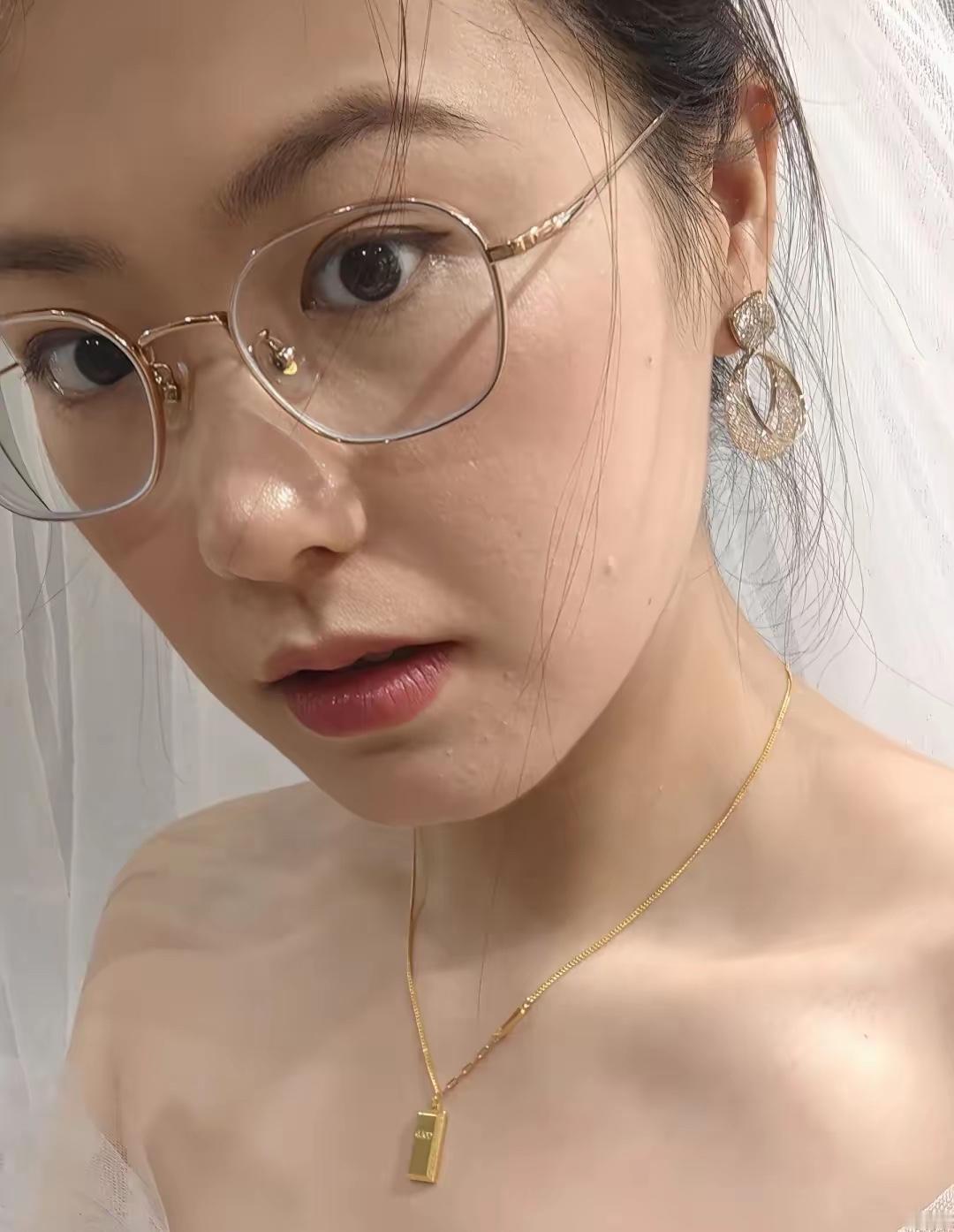 看这张照片
38岁的状态：未婚未育
还能找到小鲜肉吗？