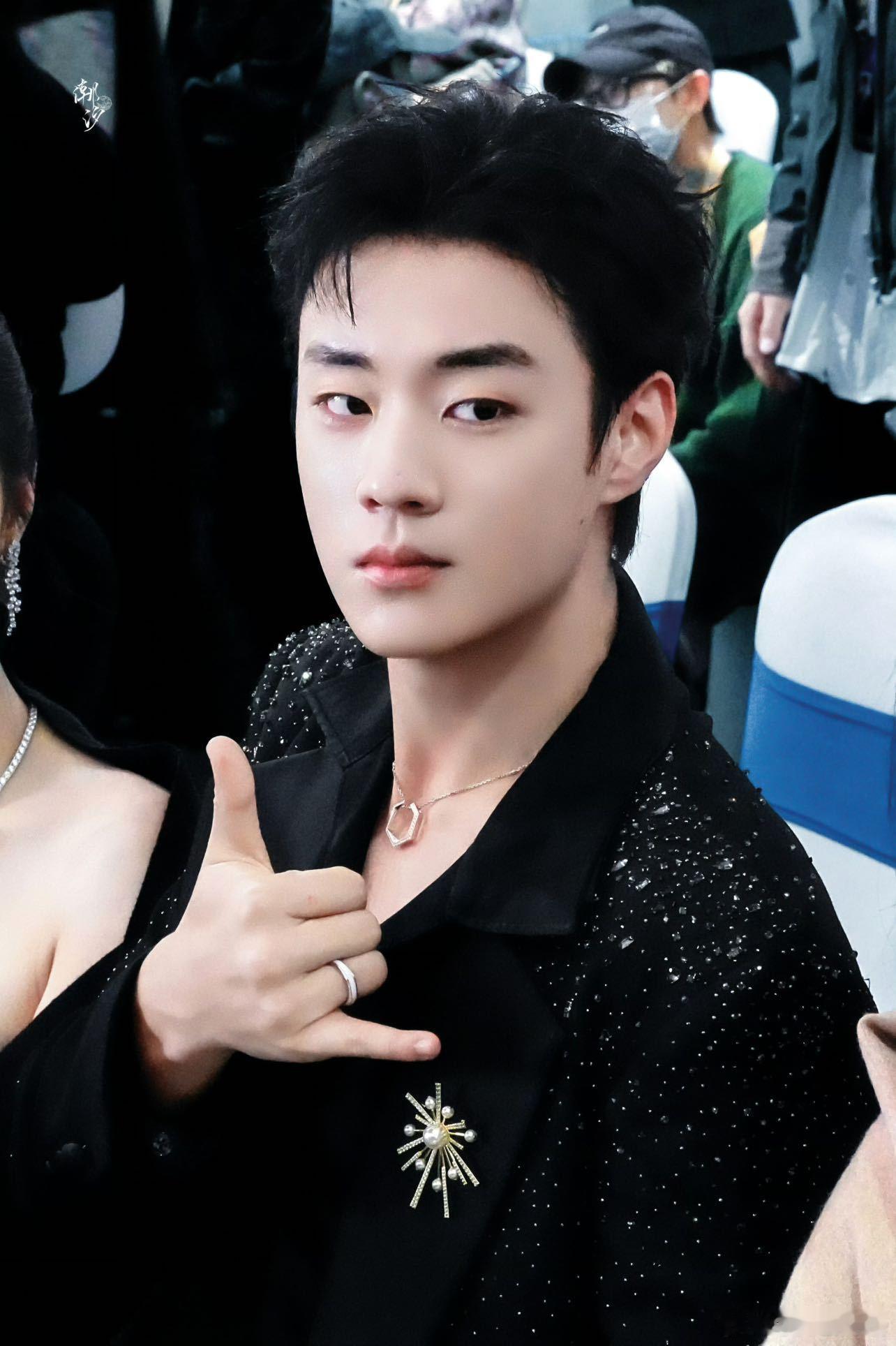 陈少熙是熙熙攘攘的熙 前段时间参加星辰大海青年演员优选计划，人群中粉丝呼喊着他的