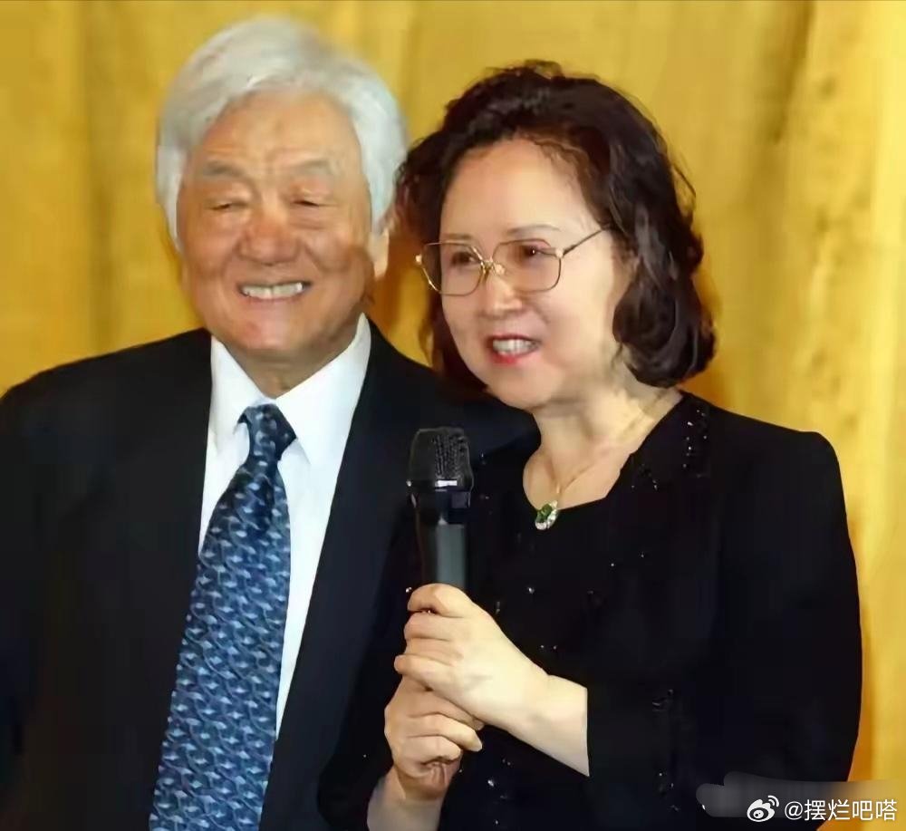 琼瑶留下数亿遗产，丈夫平鑫涛的3个孩子可能没份！琼瑶一共结过两次婚，第一任丈夫叫