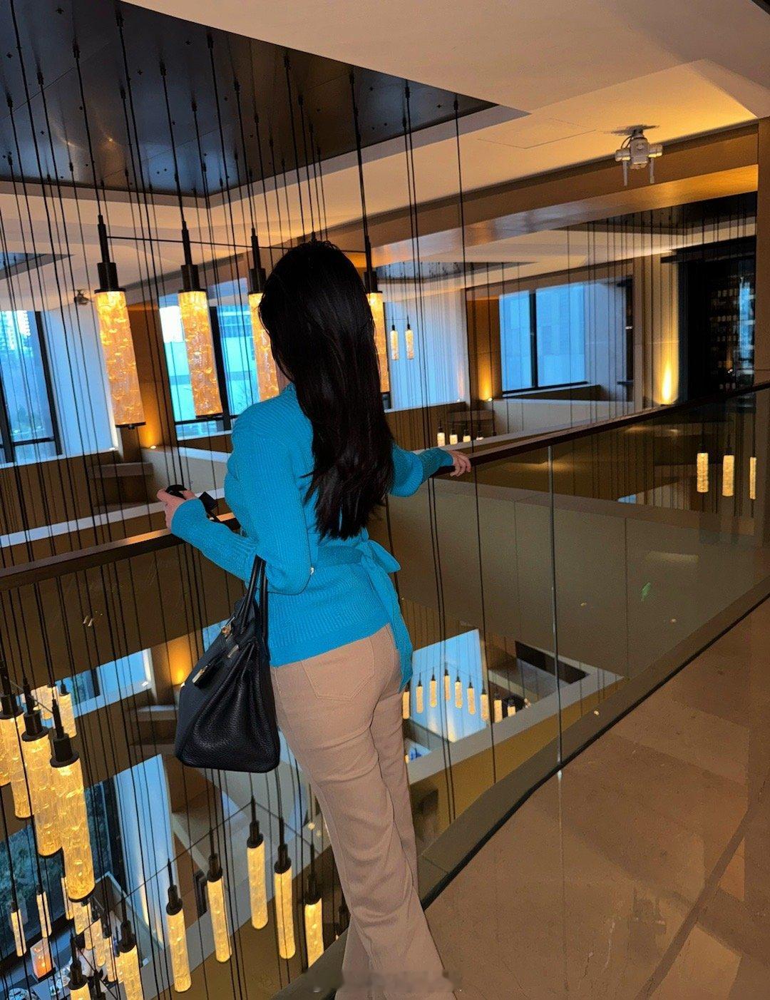 情天有憾何时补 恨海无声永夜流  