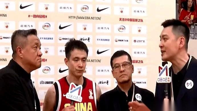 中国男篮输给日本这事儿，本来球场上的事，球场上认。
但赛后一夜之间，风向全变了。
