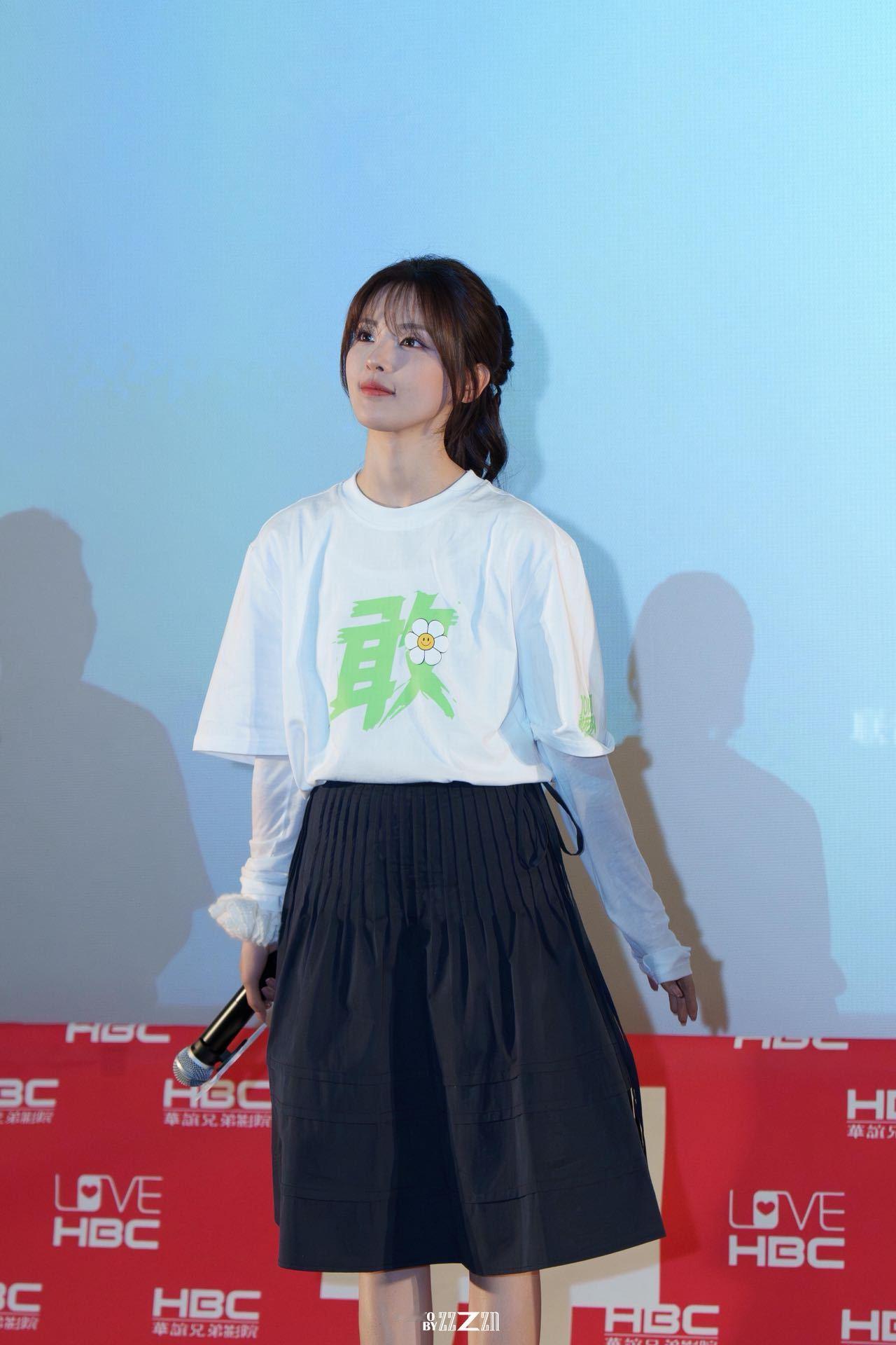 杨超越callback不负青春时隔数年杨超越再度演绎不负青春，嗓音依旧清澈动人，