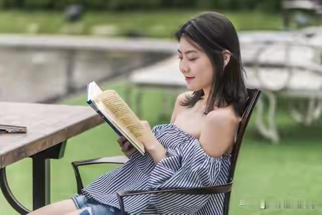 杭州快捷酒店门口那对50岁男女：30分钟钟点房后，她拎空菜篮回家炖汤，他推旧自行