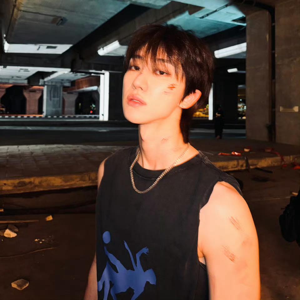 #徐明浩脏脏妆#啊啊啊，是谁大晚上的又被徐明浩水灵灵的给帅到了，这战损妆太拿捏我