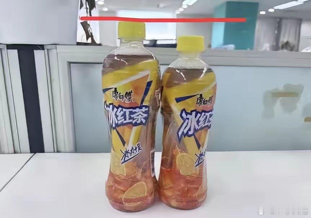 赵一鸣东西卖的便宜是有原因的，超市里卖3块钱一瓶的冰红茶是500ml的，赵一鸣卖