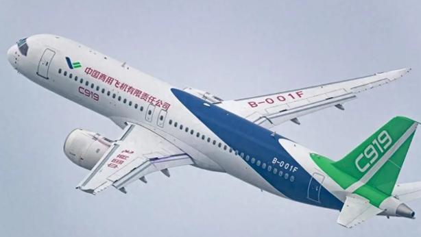 在国家级中国制造成就展上，火箭飞船、C919大飞机、大型盾构机等一众国之重器惊艳