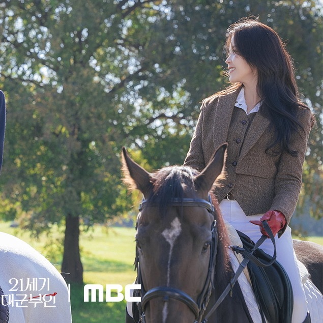 今天的物料多到像是在过年00:00 新版头09:00 大君夫人的正式剧照09:0