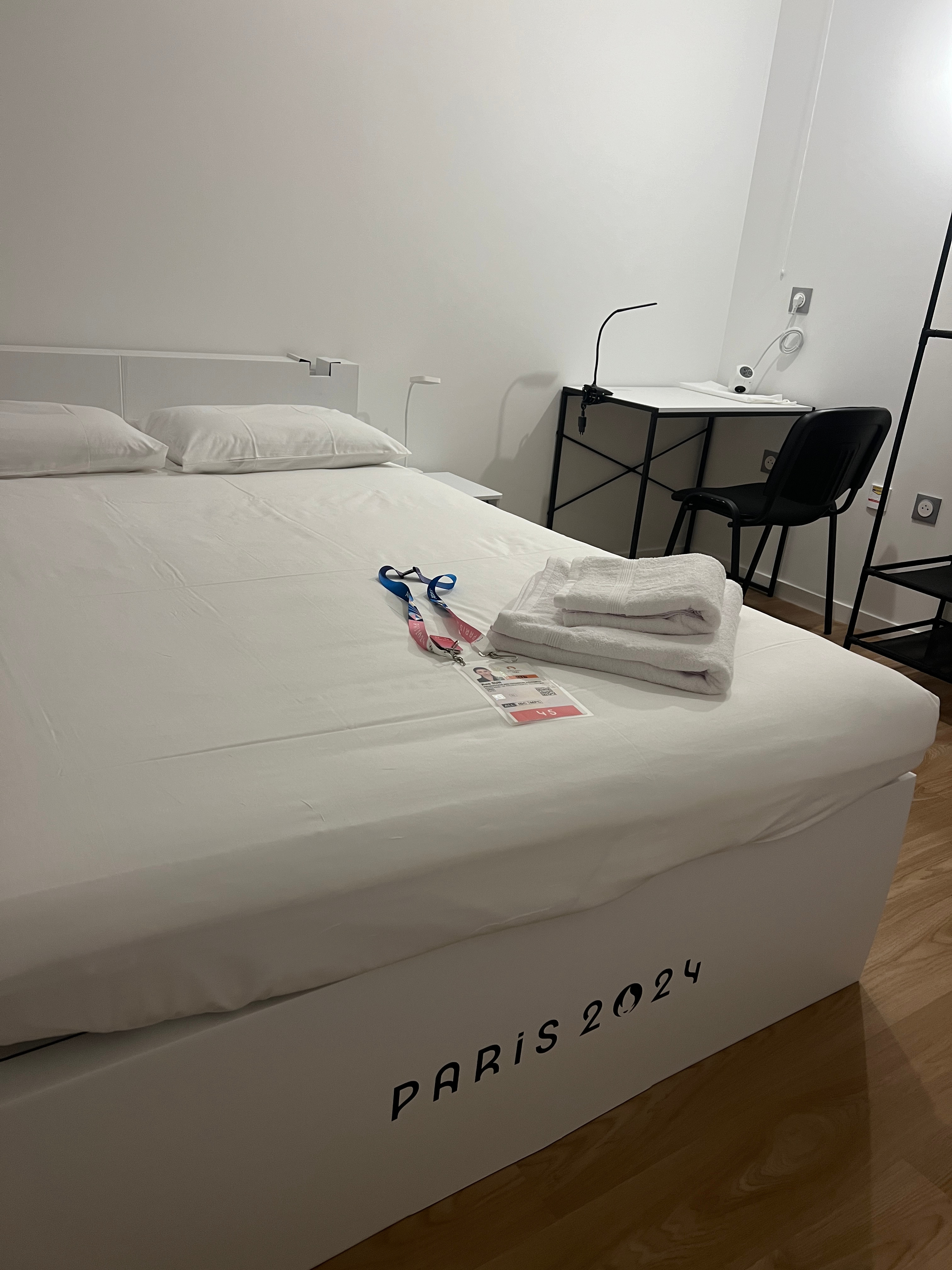 2024 Paris 盛夏开启🔛#奥运会# 打工季[心]确实没空调～还没纱窗[