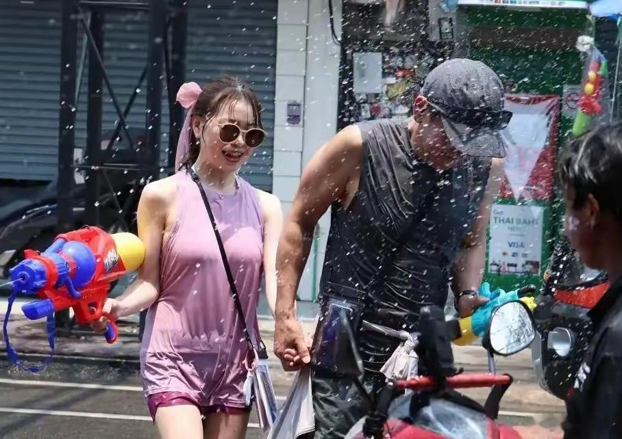 泰国泼水节216人死亡191人遇难！泰国宋干节（泼水节）太过疯狂泰国宋干节（泼水