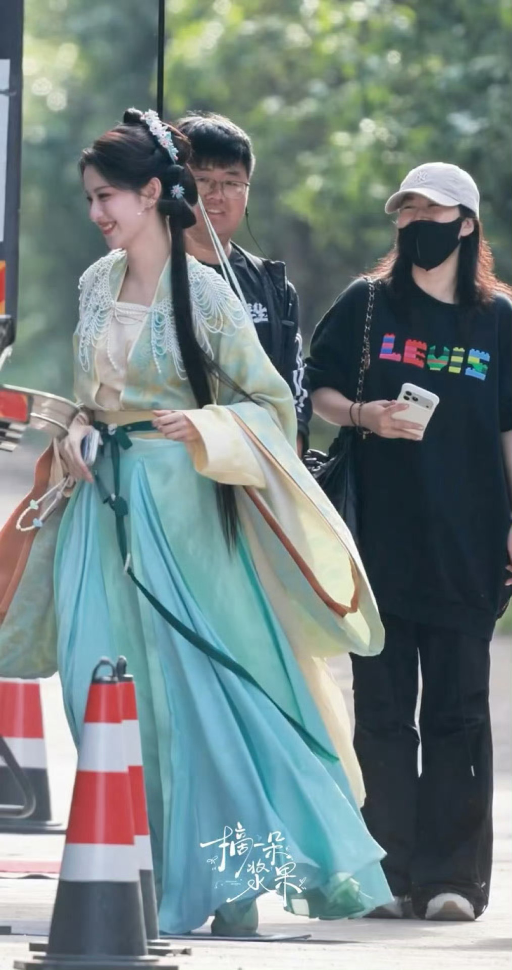 王楚然 大美女wwzz为什么我喜欢的女明星都被小偷欺负浮生物语原著就是女本位 z