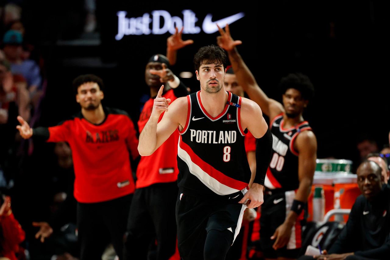 开拓者是否该考虑摆烂了？
近日，开拓者媒体人Dirt Johnson在节目中表示