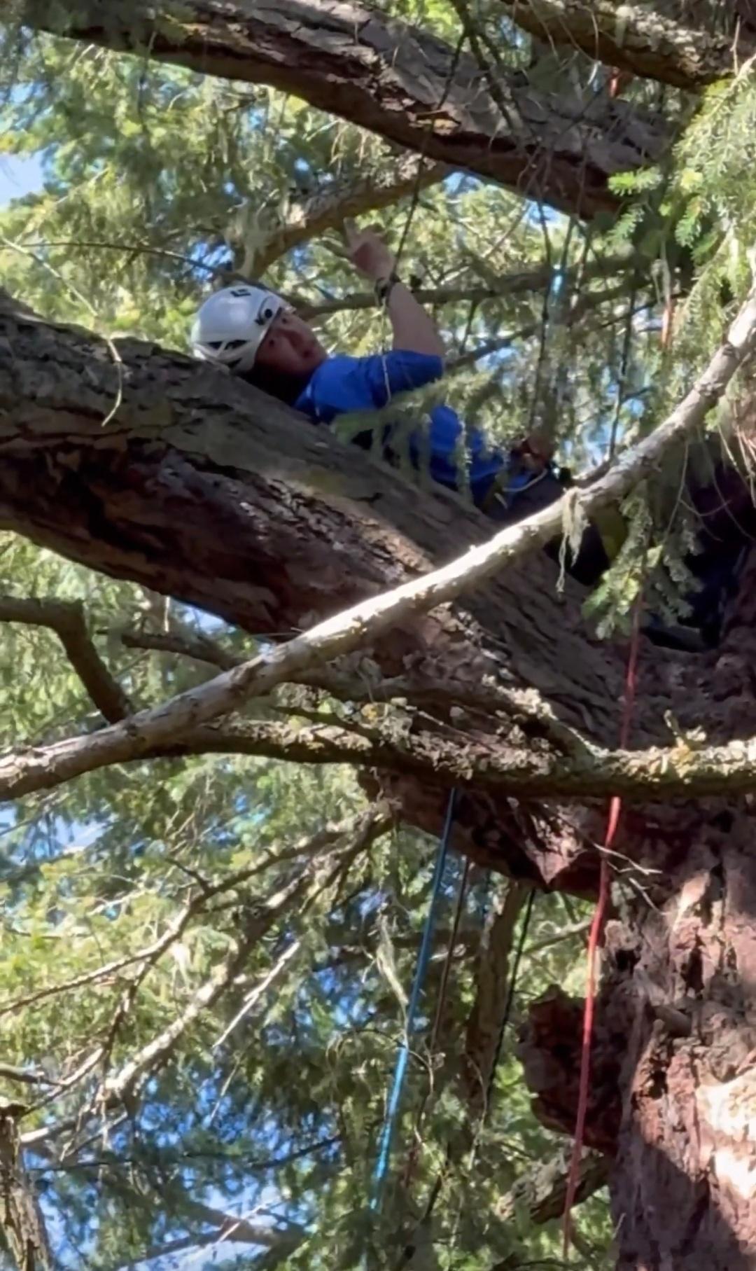 我家王一博特别喜欢这种又帅又拽的事