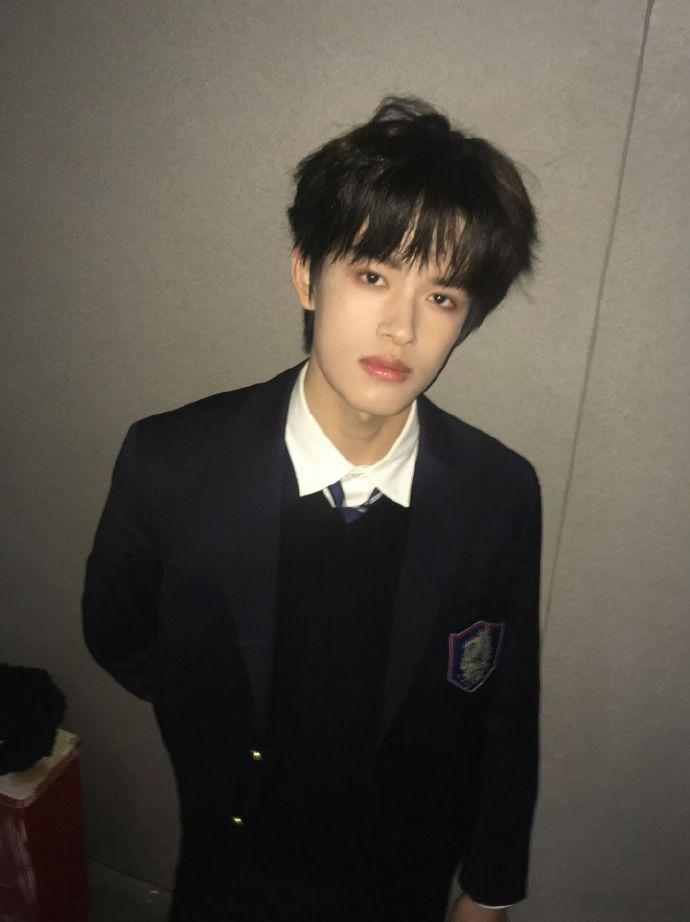 张极好久不见的啵啵 新年里张极和啵啵相伴，温馨又快乐，这样的日常真的太让人羡慕了