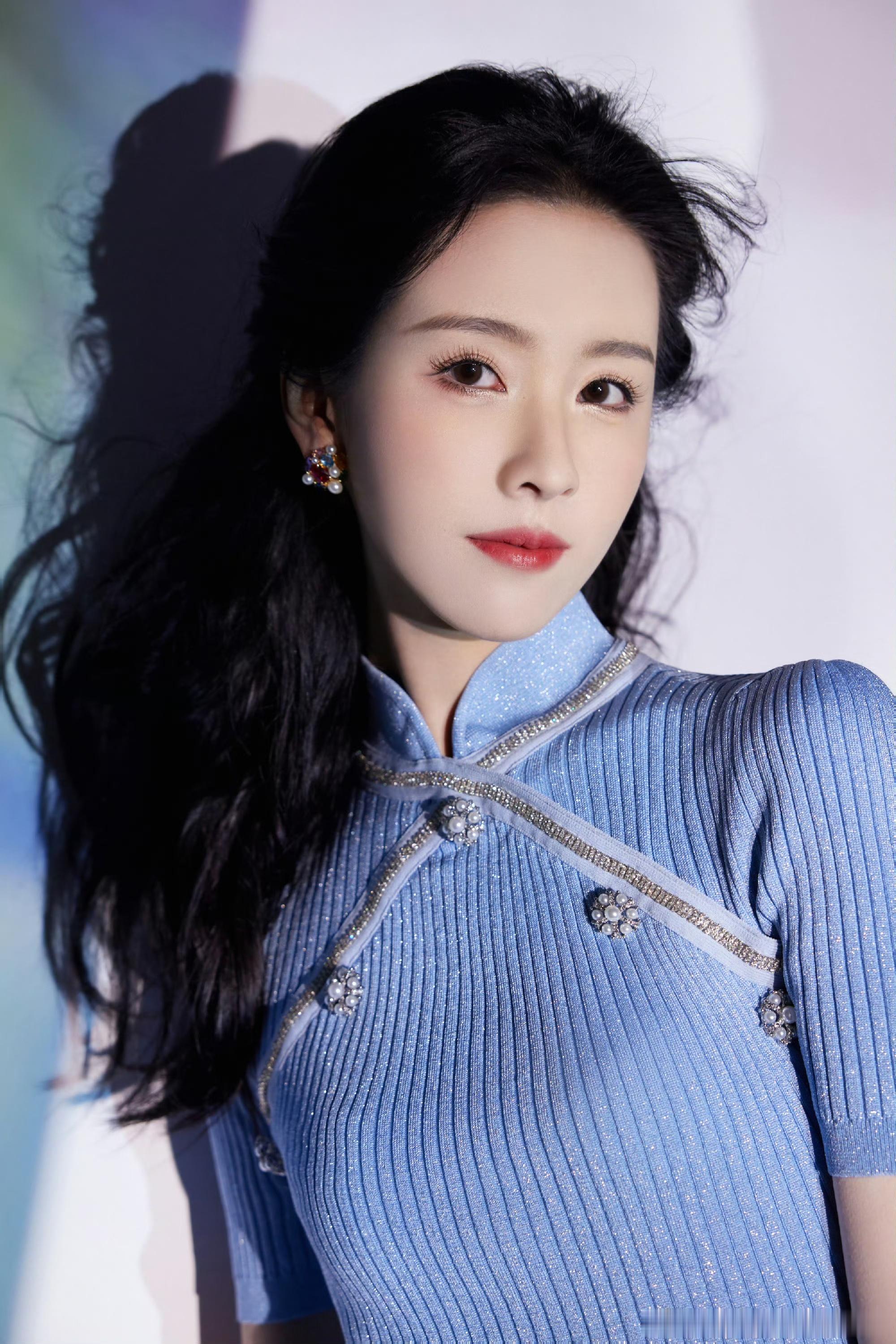 来自嘟嘟的蓝色💙魅惑🦋陈都灵