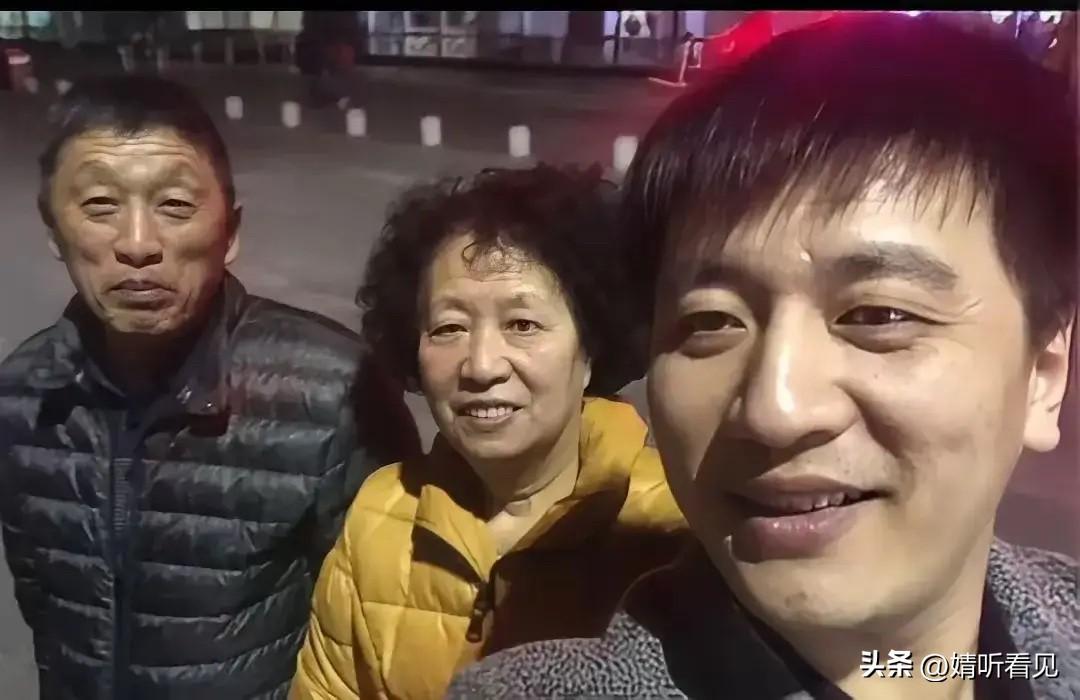 张妈妈哭得需要人搀扶？
那种白发人送黑发人的悲痛，只有亲身经历过的人才能真切体会