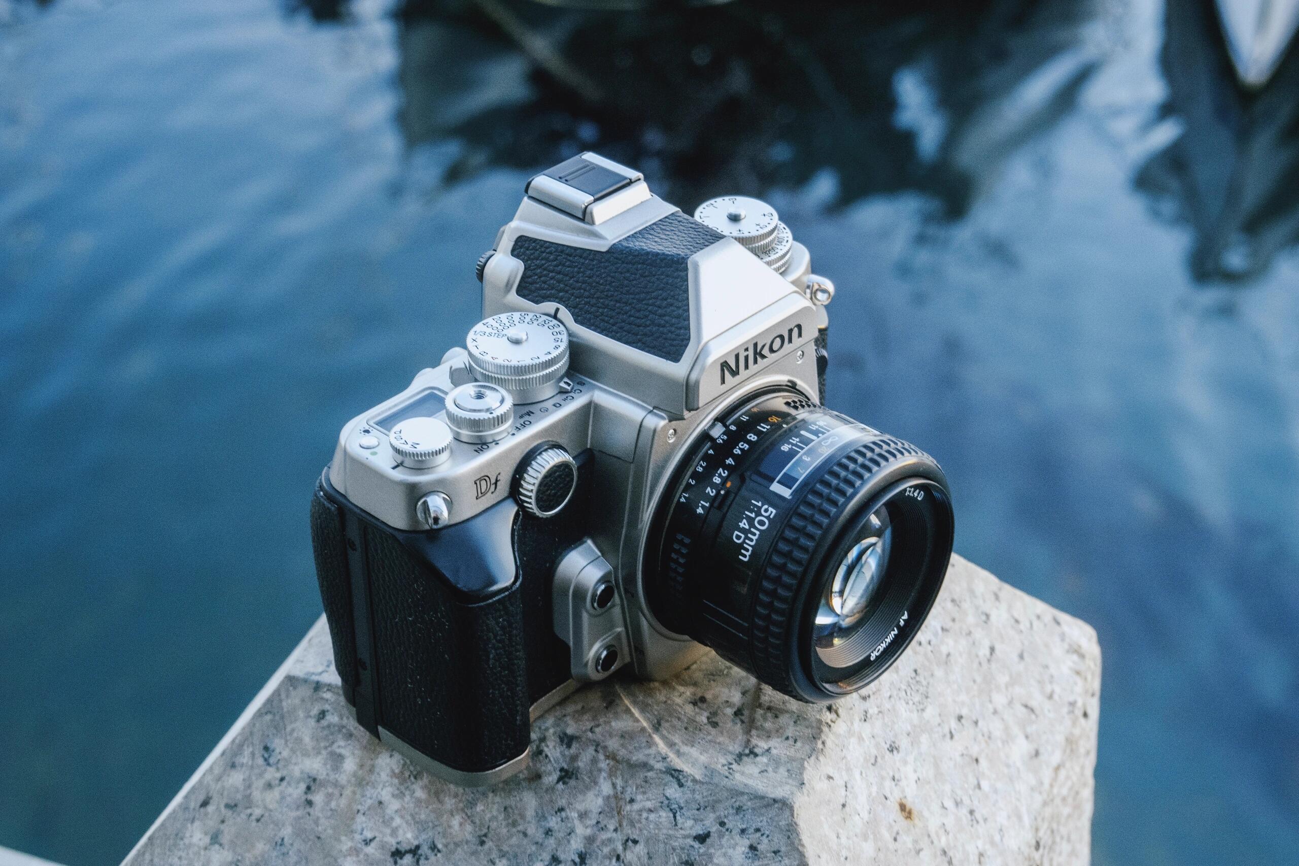 尼康最帅单反相机尼康DF尼康Df于2013年发布，其核心理念是 “回归摄影本源”