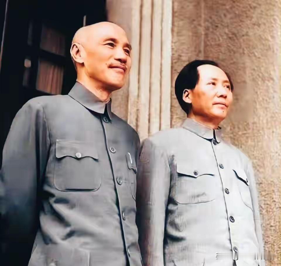 这组照片记录了1945年重庆谈判期间，毛泽东同志与蒋介石会面的珍贵历史瞬间。历经