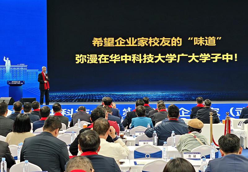 段永平如果出来当成功学大师，
估计比周文强成功。
周文强一节课68万元，
老段可