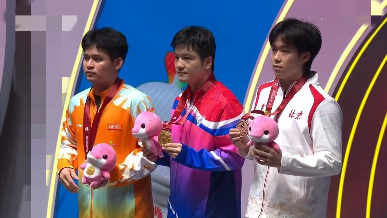 全运会乒乓球成年组男单决赛落幕，
恭喜樊振东摘得金牌，
林诗栋斩获银牌，
王楚钦