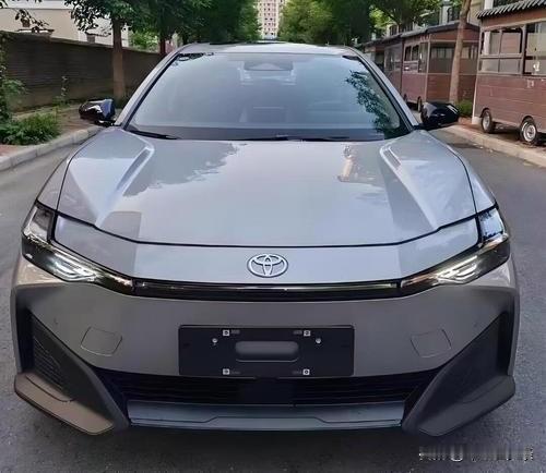 丰田bZ3的CLTC续航517-616km，快充30%-80%仅27分钟，比亚迪