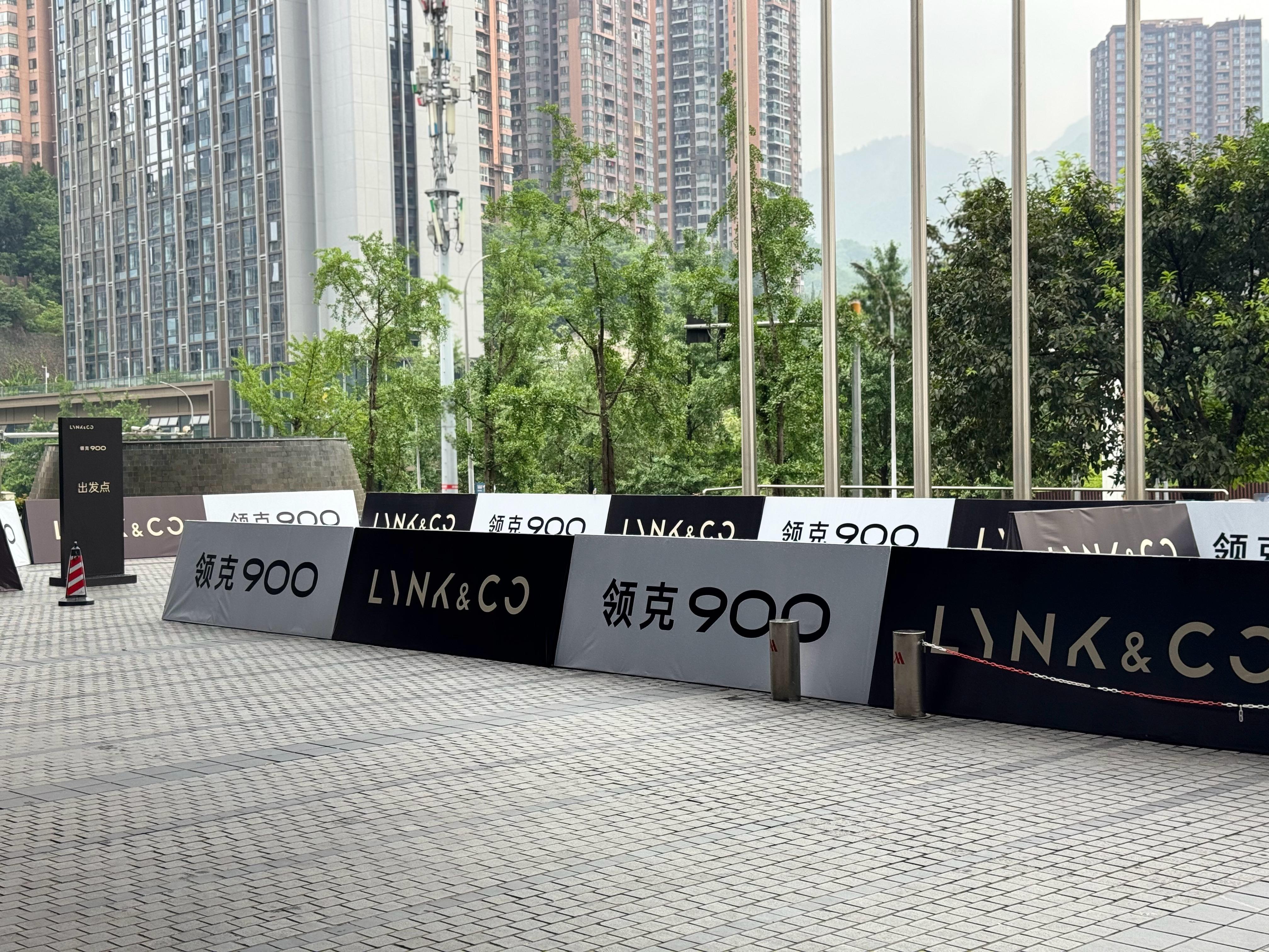 转场重庆，一天一个城市接着跑。今天的任务是：领克900！！！！ ​​​